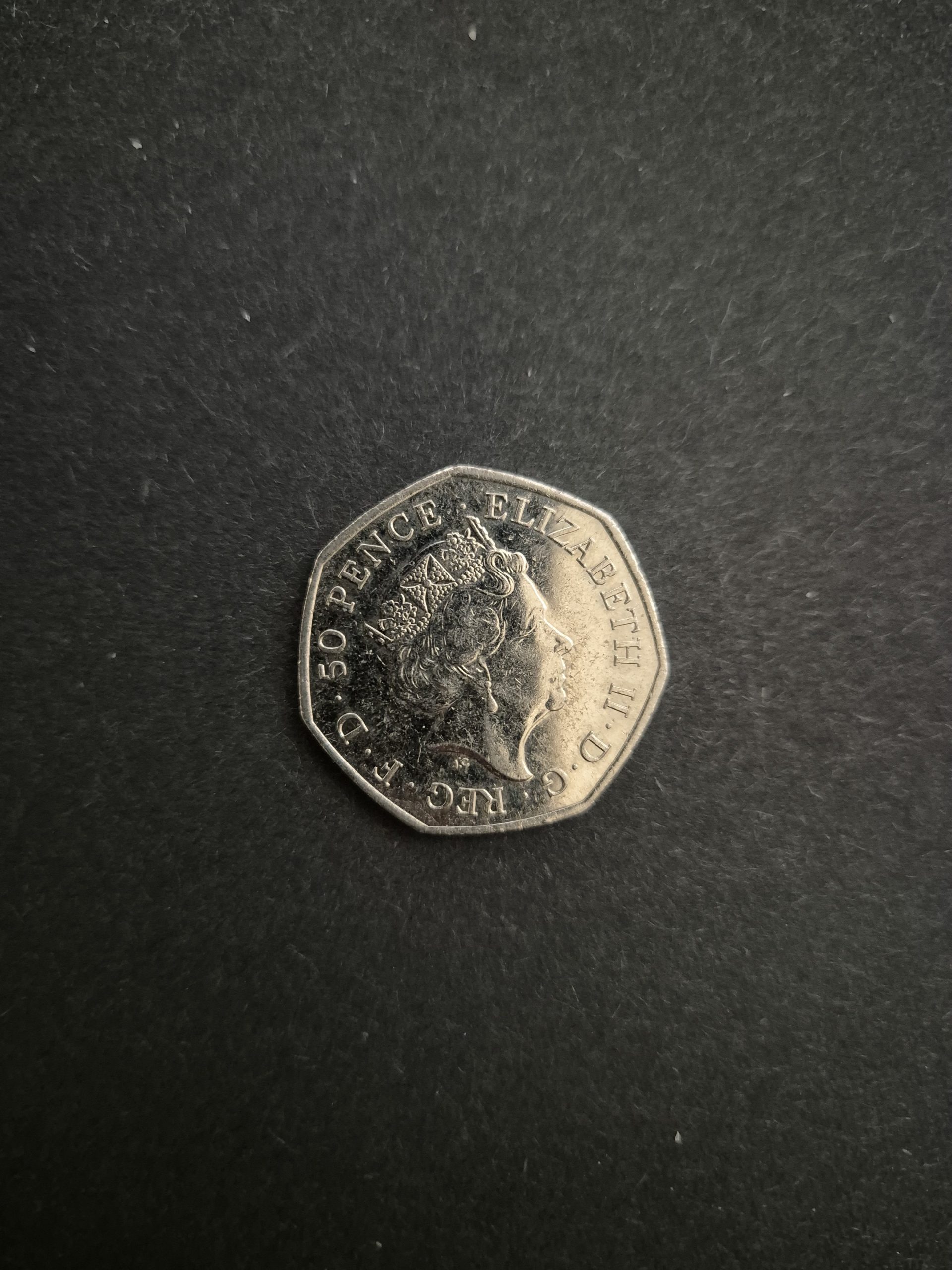 2016 Battle of Hastings 50p Coin - UK Commemorative Coin for Collectors Image of a 2016 British 50 pence coin commemorating the Battle of Hastings, showing Queen Elizabeth II's profile on the obverse.