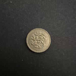 2002 One Pound UK Coin: Queen Elizabeth II & Royal Coat of Arms