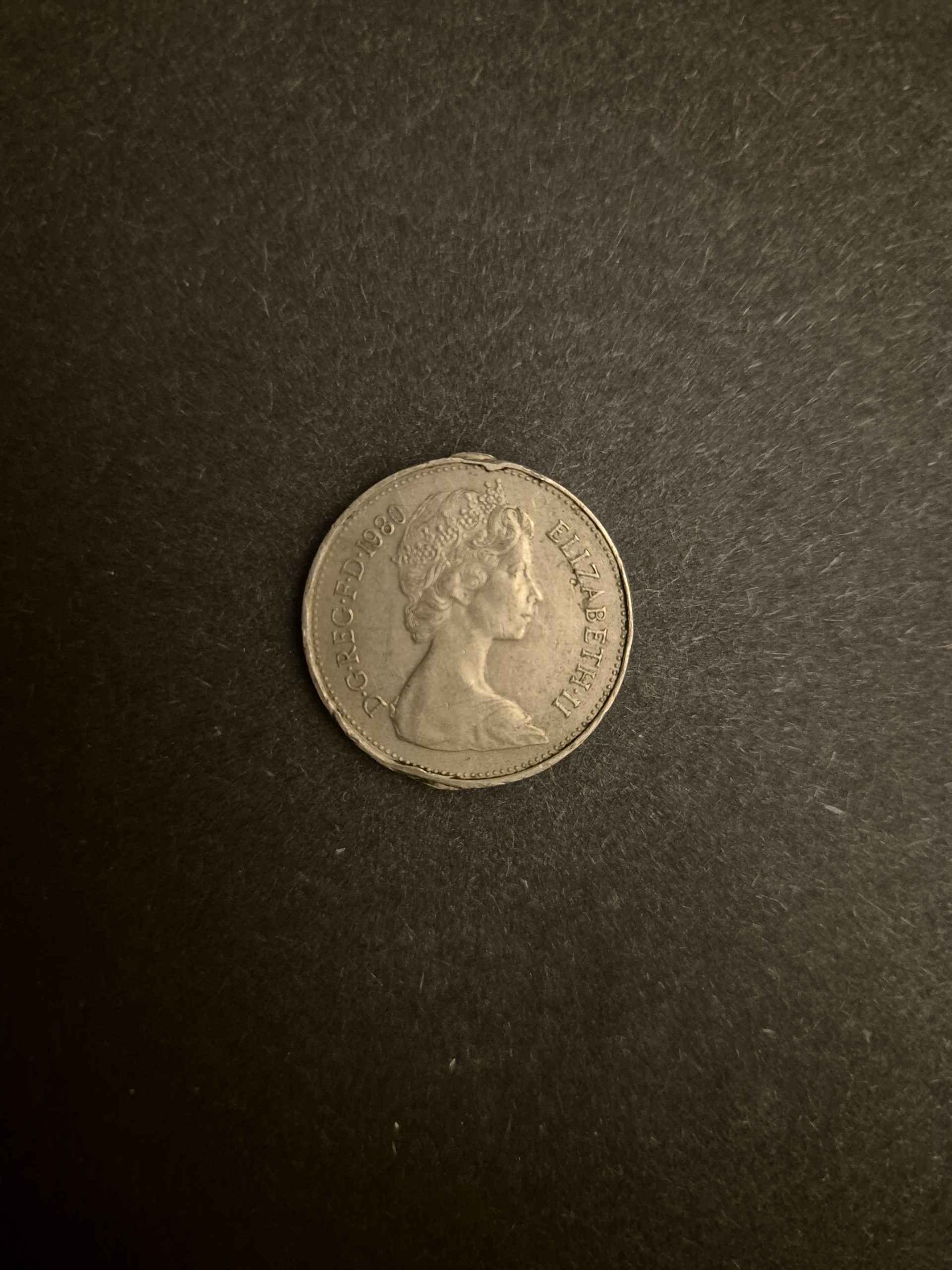 1980 5p New Pence Coin - British Coin Collector's Item Close-up of a 1980 British 5 pence coin featuring Queen Elizabeth II's profile, ideal for numismatists and coin collectors.